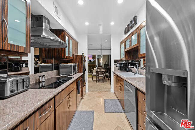 Building Photo - 949 Kings Rd