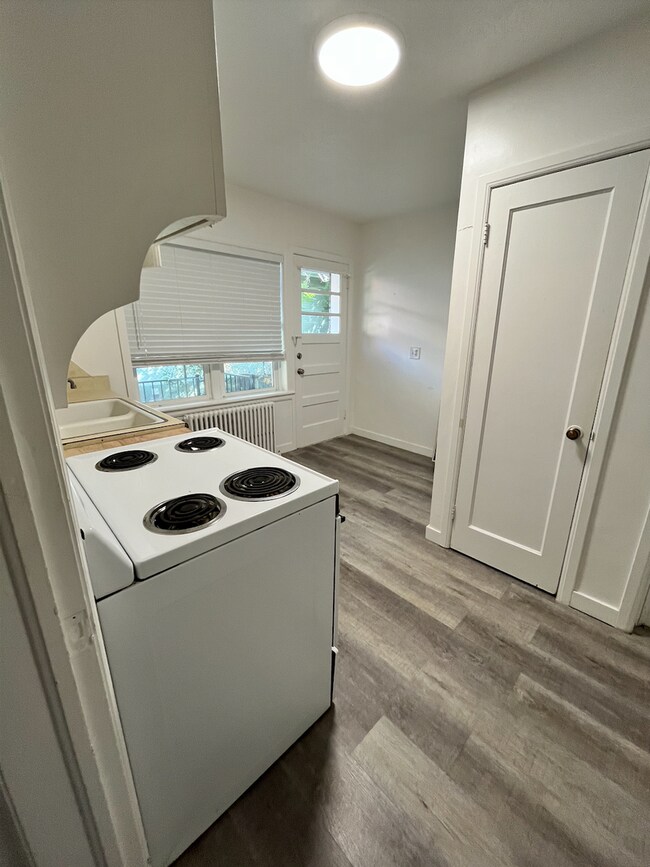 Building Photo - 1 Bed/1 Bath close to BYU