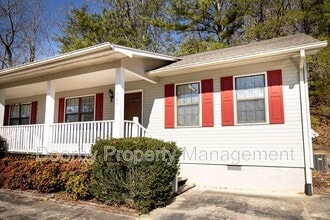 Building Photo - 303 Withrow Rd