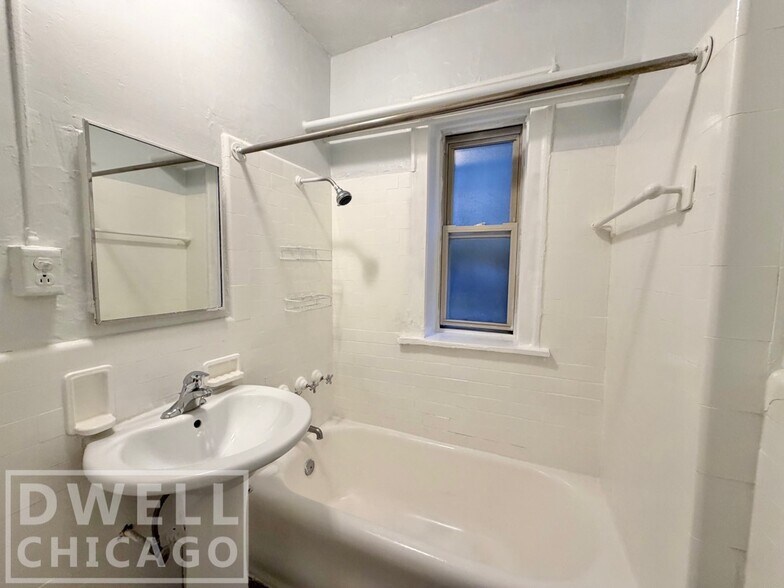 Building Photo - 2325 N Commonwealth Ave