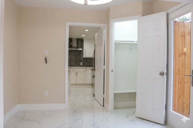 Building Photo - 10323 Bridgeland Ln