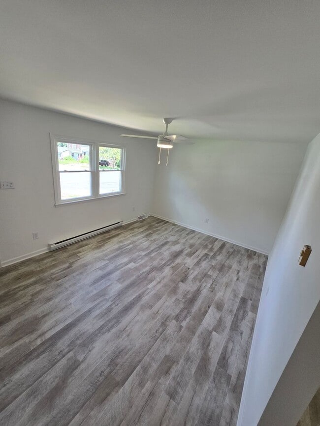 Building Photo - 206 Bull Run Dr