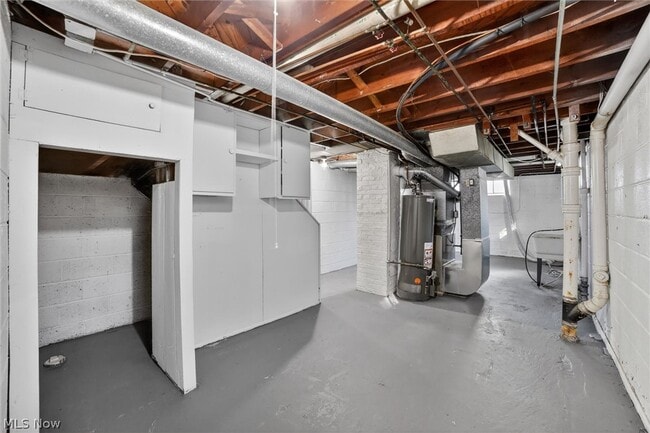 Building Photo - 303 S Green Rd