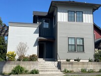 Building Photo - Rare Lease Opportunity in Langley!