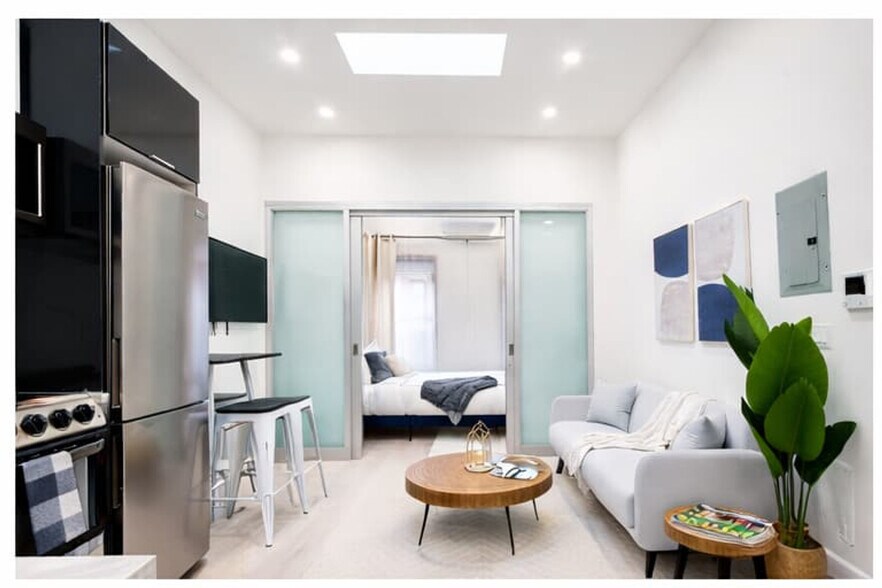 Building Photo - 317 E 78th St