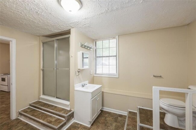 Building Photo - 3038 Courtney Dr