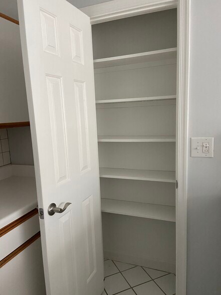 Building Photo - 3205 Jade Ct