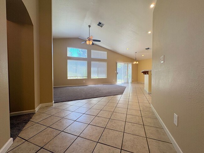 Building Photo - Three Bedroom Galt Home!
