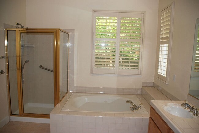 Building Photo - Red Hawk Golf View Home
