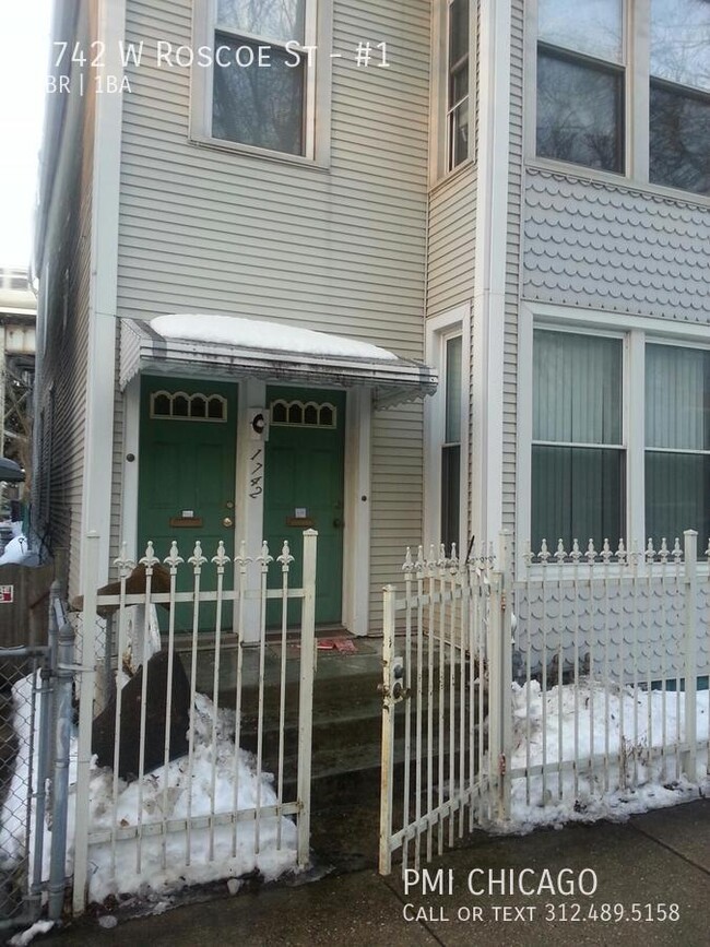 Building Photo - 1742 W Roscoe St