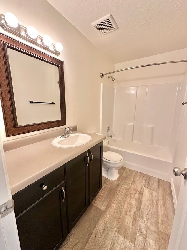 Building Photo - Desert Canyon Home!