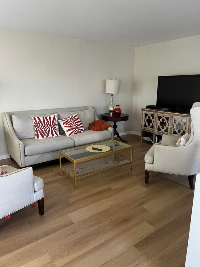 Building Photo - 299 Dorset H