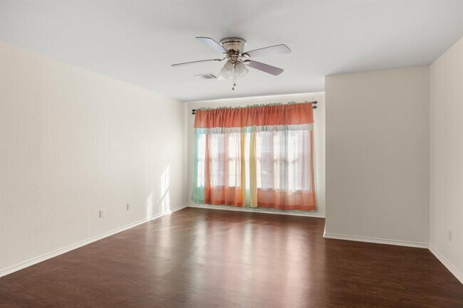 Building Photo - 300 Emerald Fields Ln