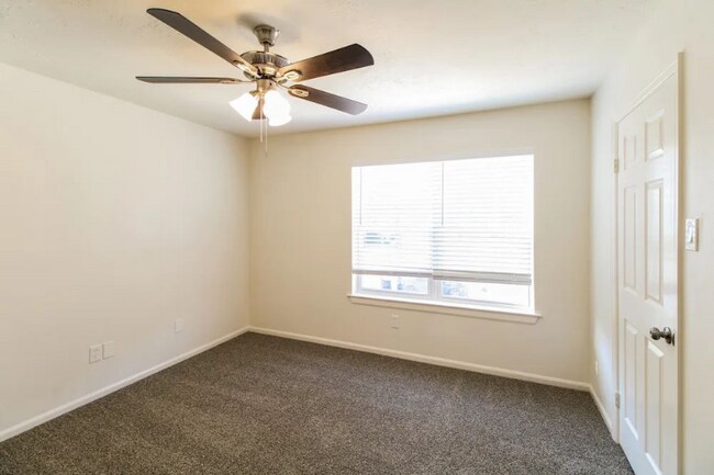 Building Photo - 16203 Mission Falls Dr