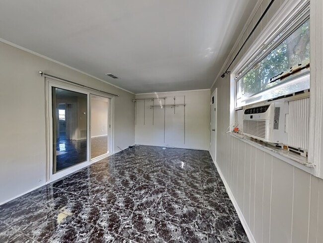 Building Photo - 1215 Lake Highland Dr