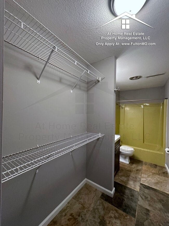 Building Photo - 107 Spruce Dr