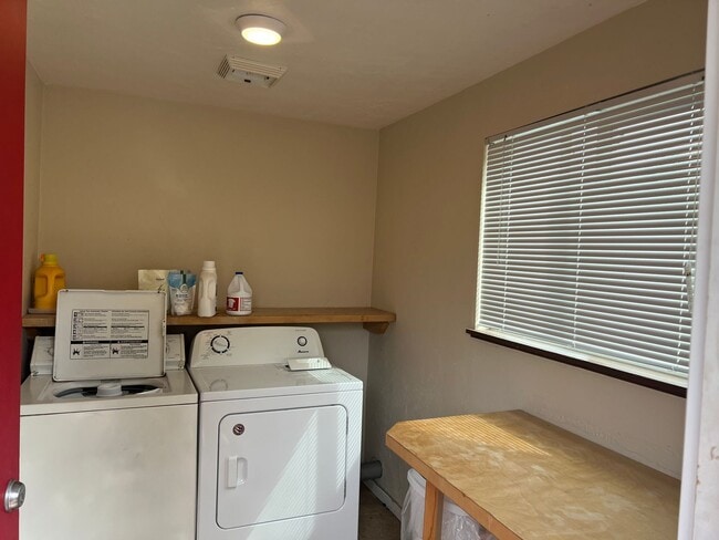 Building Photo - 41 N Lawrence St