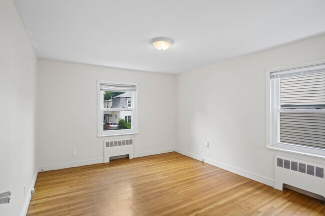 Building Photo - 25 Bailey St