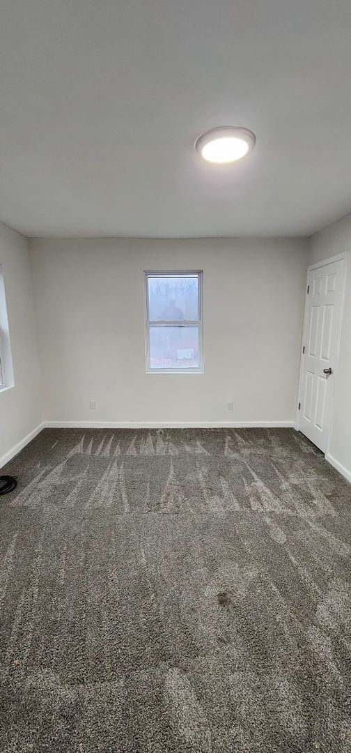 Building Photo - Newly Renovated 3-Bedroom Apartment in Pen...