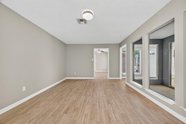 Building Photo - 5054 Pine Cliff Dr