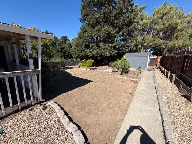 Building Photo - Charming 3-Bedroom Martinez Home with Cozy Fireplace & Spacious Living!
