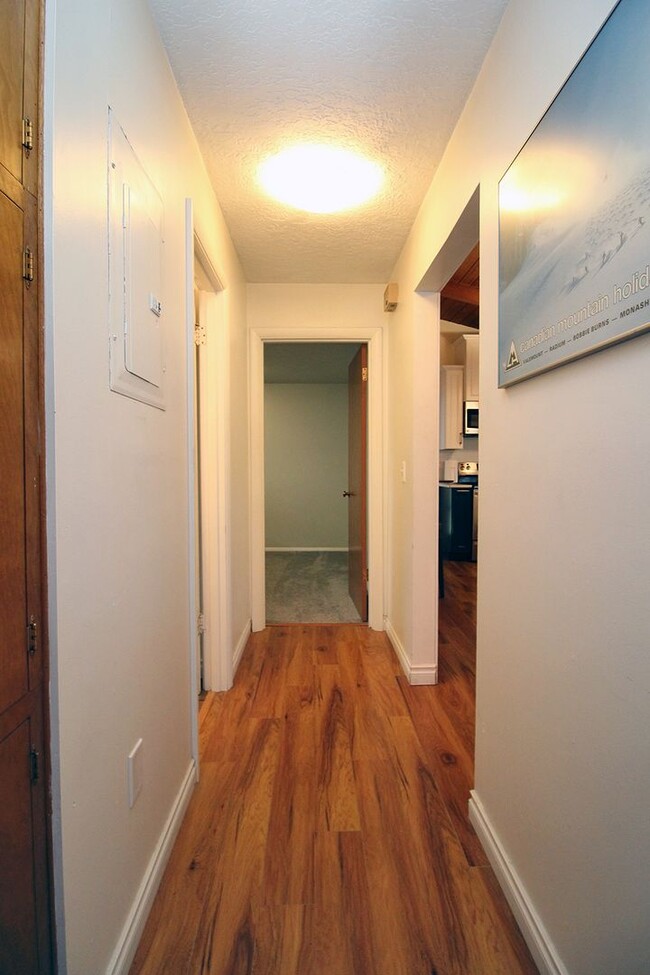 Building Photo - 11330 SW Tigard St