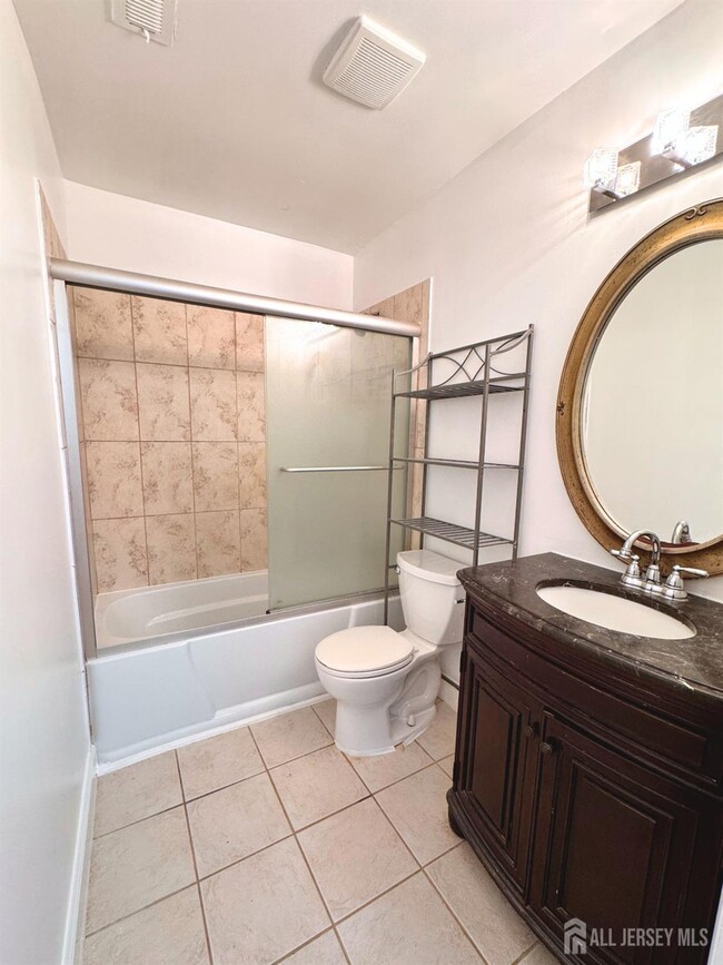 Building Photo - 707 Ravens Crest Dr