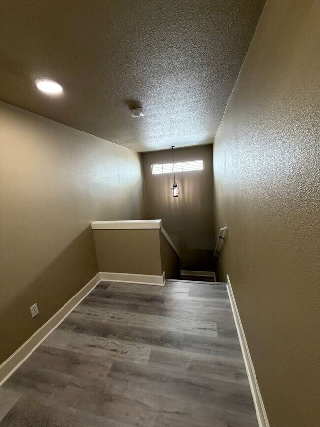 Building Photo - BEAUTIFUL 3 Bed | 2.5 Bath Home with Modern Updates, AC & 2-Car Garage