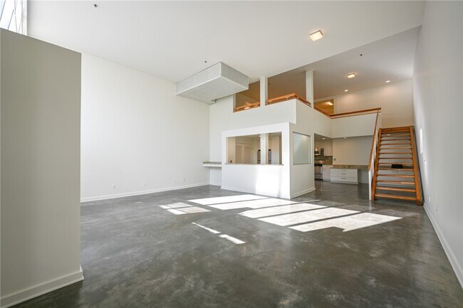 Building Photo - 615 Hampton Dr