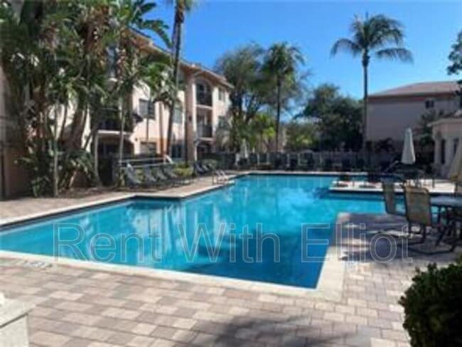 Building Photo - 2021 SE 10th Ave