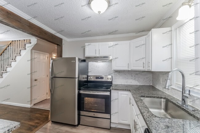 Building Photo - 1311 W Bryson St