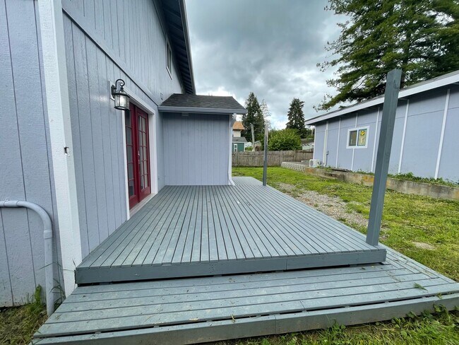 Building Photo - 2 Story Remodeled Single-Family Home in Po...