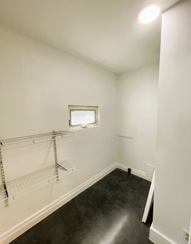 Building Photo - $1975 FOR RENT - SINGLE UPDATED FAMILY HOU...