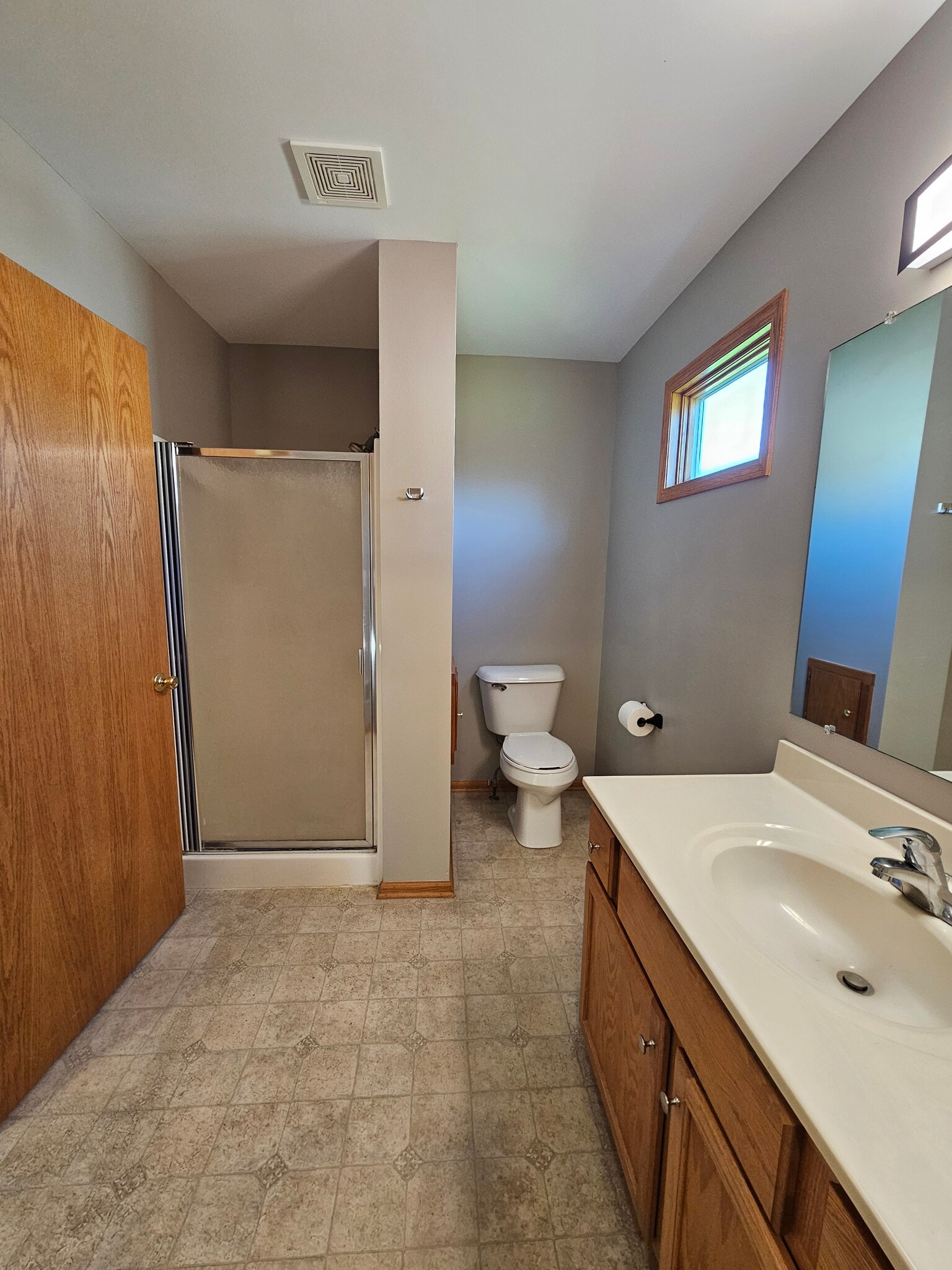 Upstairs bathroom - 603 Foxmead Pl