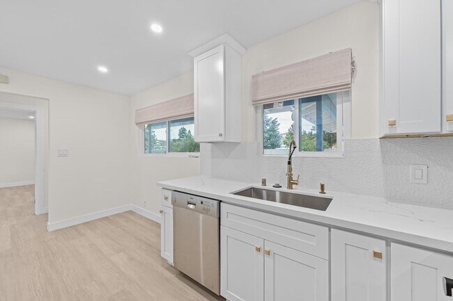 Building Photo - 22434 Salem Ave