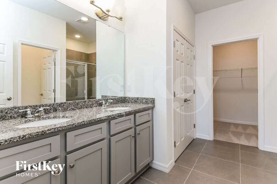 Building Photo - 1232 Spokane Pt