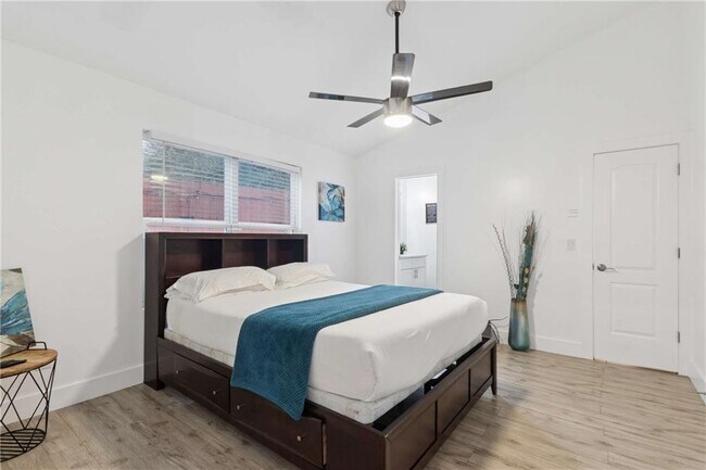 Building Photo - 1298 Gideons Dr SW