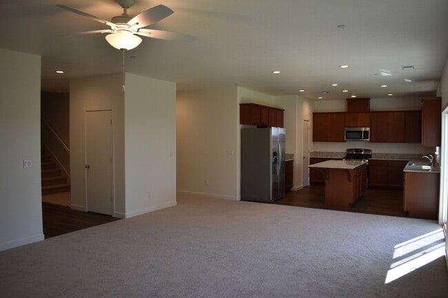 Building Photo - 855 Sophie Ct