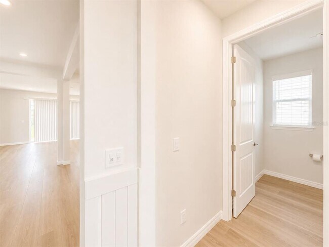 Building Photo - 5806 Fabry St