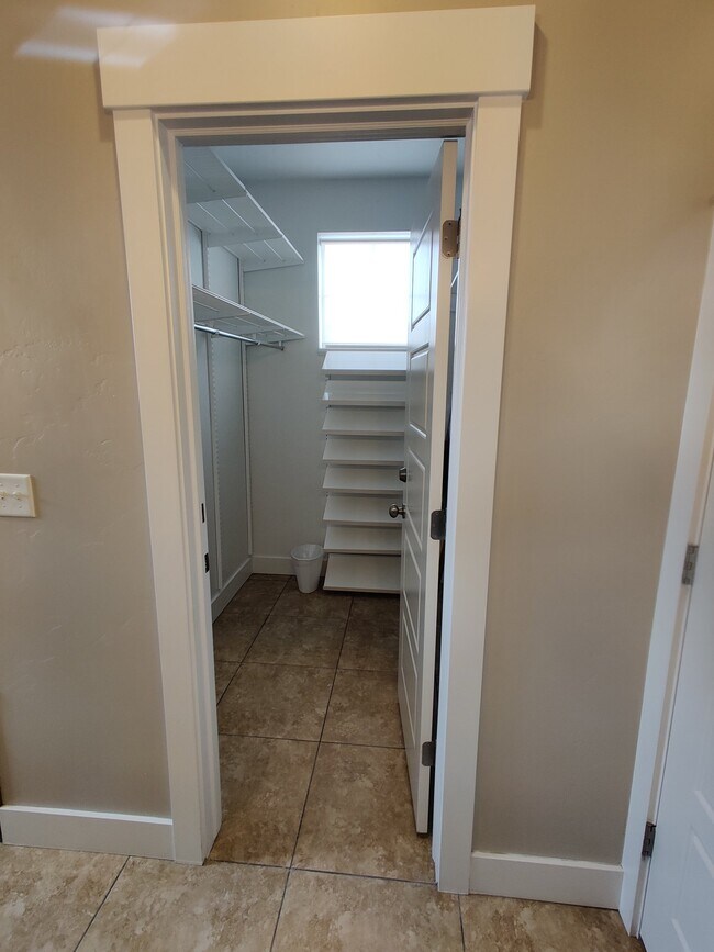 Building Photo - 13287 Alexis Dr