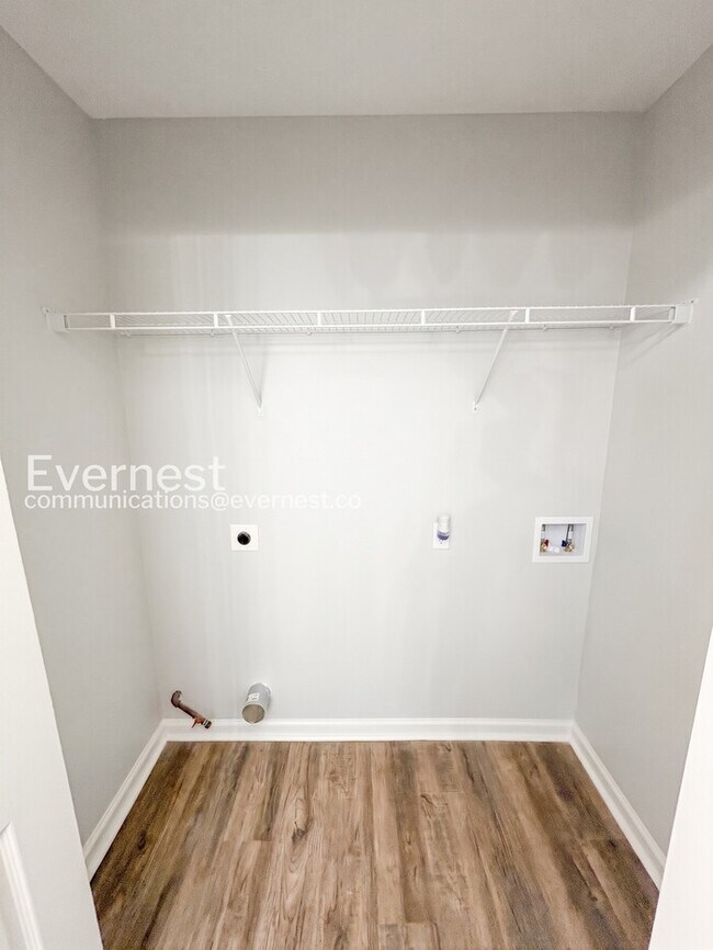 Building Photo - 459 Sawtooth Ln