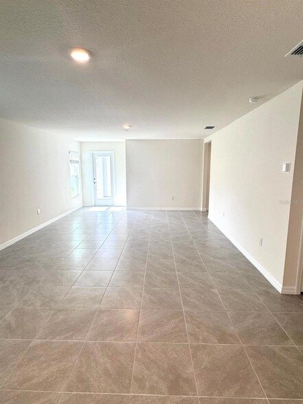 Building Photo - 2872 NE 21st Ct Rd