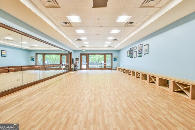 Building Photo - 6105 Longleaf Dr