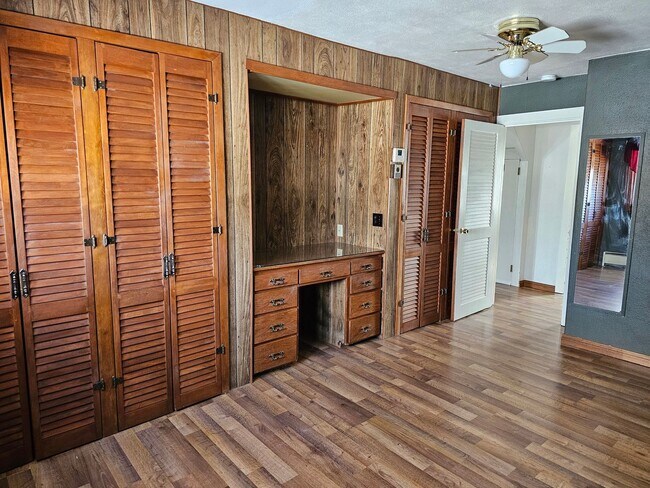 Building Photo - Triplex Main