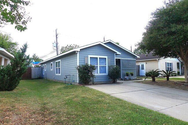 Building Photo - 19939 Great Elms Dr