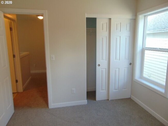 Building Photo - Beautiful 4 Bedroom Home with 2.5 Baths lo...