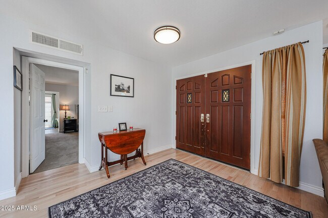 Building Photo - 601 E Forest Hills Dr