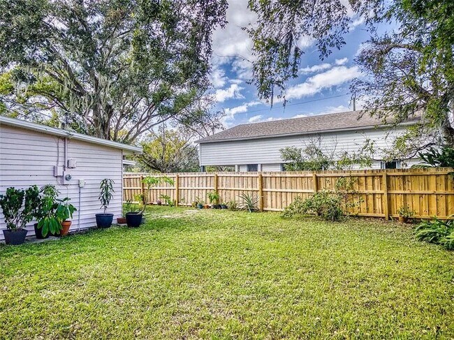 Building Photo - Charming 2-bedroom, 1-bath home