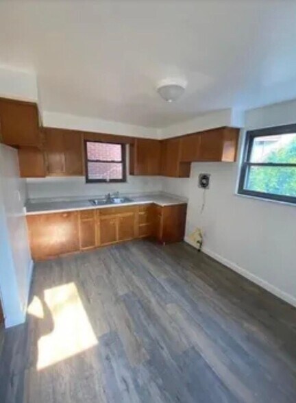 Building Photo - 799 Greenfield Ave