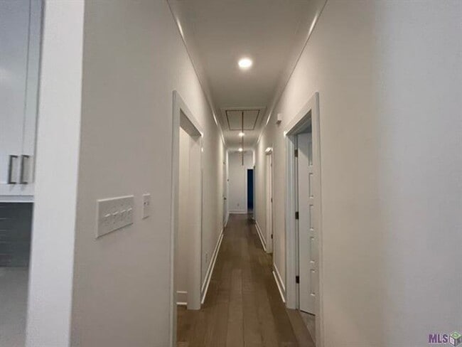Building Photo - 3 Bedroom With a Bonus Room In Central Sch...